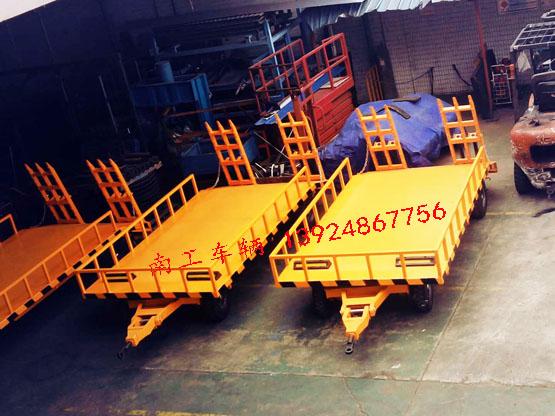 橙色带登车桥4吨华体会手机在线官网-华体会（中国）