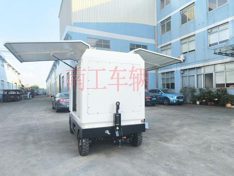 2吨电动华体会手机在线官网-华体会（中国） 飞翼箱式电动工具拖车